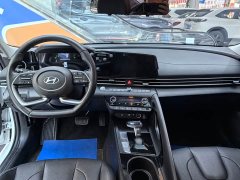 Hyundai Elantra 1.5L CVT Luxury - ფოტო 8