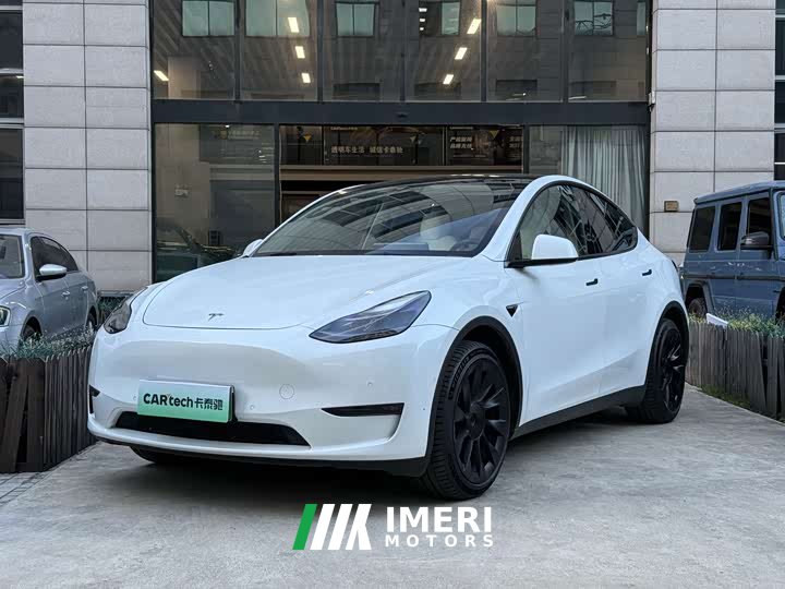 Tesla Model Y Long Range All-Wheel Drive