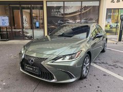 Lexus ES 300h Excellence - ფოტო 1