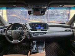 Lexus ES 300h Excellence - ფოტო 11