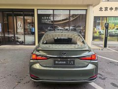 Lexus ES 300h Excellence - ფოტო 3
