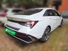 Hyundai Elantra 2023 1.5L CVT Luxury - ფოტო 4