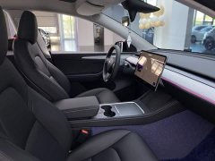 Tesla Model Y Rear-Wheel Drive - ფოტო 18