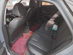 Hyundai Elantra 1.5L CVT Luxury - ფოტო 11