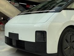 Li Auto Li Xiang MEGA Ultra - ფოტო 8