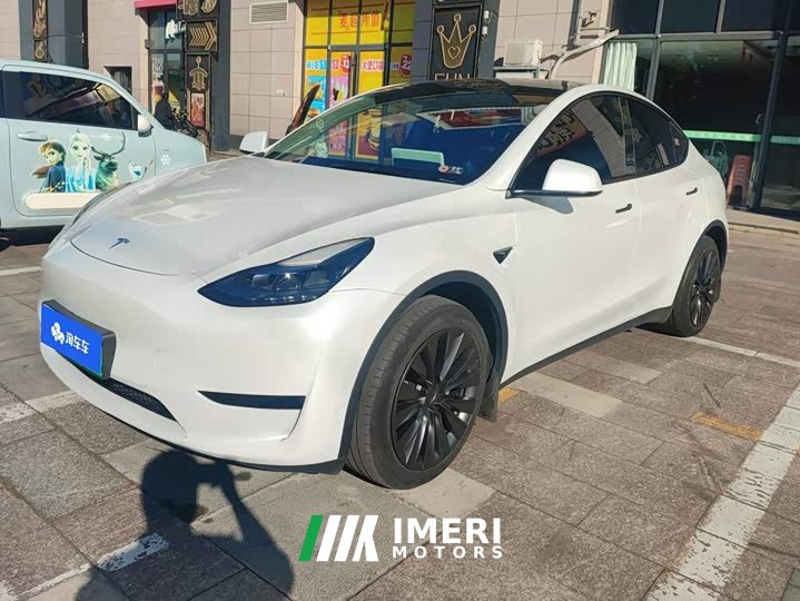 Tesla Model Y Rear-Wheel Drive