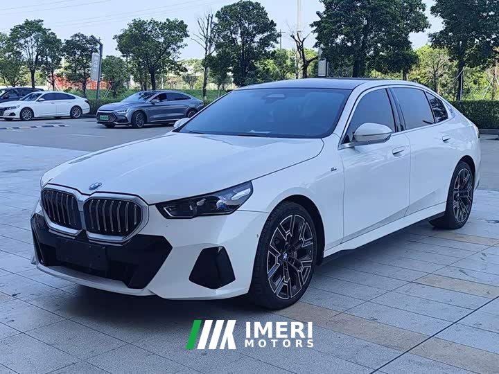 BMW 5 Series 530Li Luxury M Sport Package - ავტომობილი ჩინეთიდან