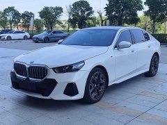 BMW 5 Series 530Li Luxury M Sport Package - ფოტო 1