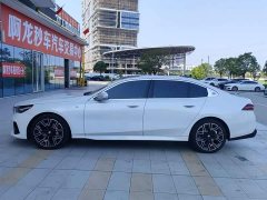 BMW 5 Series 530Li Luxury M Sport Package - ფოტო 3