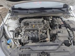 Hyundai Elantra 1.5L CVT Luxury - ფოტო 10