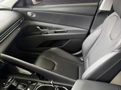 Hyundai Elantra 1.5L CVT Luxury - ფოტო 18