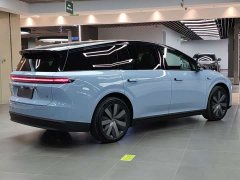 Li Auto i8 Standard Edition - ფოტო 7