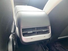 Tesla Model Y Long Range All-Wheel Drive - ფოტო 11