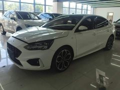 Ford Focus Sedan EcoBoost 180 Automatic ST Line - ფოტო 1