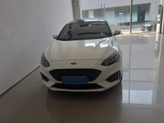 Ford Focus Sedan EcoBoost 180 Automatic ST Line - ფოტო 2