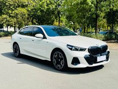 BMW 5 Series 530Li Luxury M Sport Package - ფოტო 1