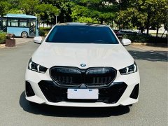 BMW 5 Series 530Li Luxury M Sport Package - ფოტო 2
