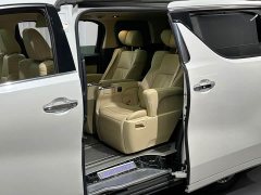 Toyota Alphard 2021 Hybrid 2.5L Luxury - ფოტო 17