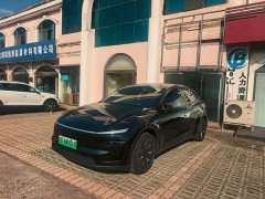 Tesla Model Y L Long Range All-Wheel Drive - ფოტო 1