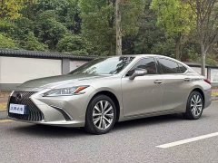 Lexus ES 200 Luxury - ფოტო 1