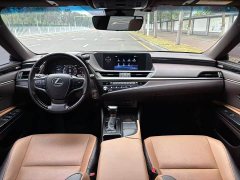Lexus ES 200 Luxury - ფოტო 11