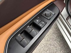 Lexus ES 200 Luxury - ფოტო 9