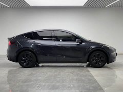 Tesla Model Y Rear-Wheel Drive - ფოტო 8