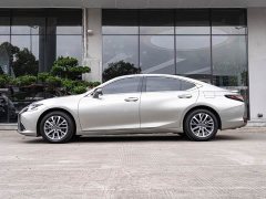 Lexus ES 300h Premium Edition - ფოტო 4