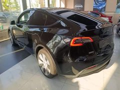 Tesla Model Y Rear-Wheel Drive - ფოტო 4