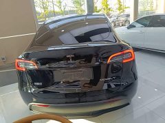Tesla Model Y Rear-Wheel Drive - ფოტო 5