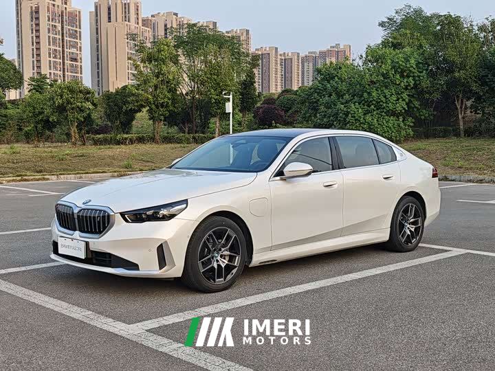 BMW i5 eDrive 35L Luxury Package