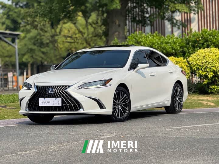 Lexus ES 300h Premium Edition