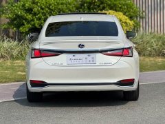 Lexus ES 300h Premium Edition - ფოტო 14