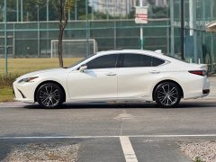 Lexus ES 300h Premium Edition - ფოტო 3