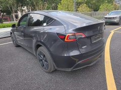Tesla Model Y Rear-Wheel Drive - ფოტო 4