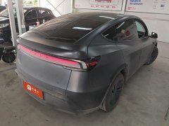 Tesla Model Y Rear-Wheel Drive - ფოტო 3