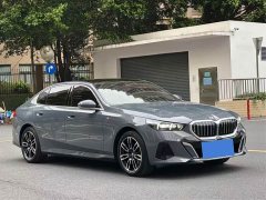 BMW 5 Series 525Li M Sport Package - ფოტო 1