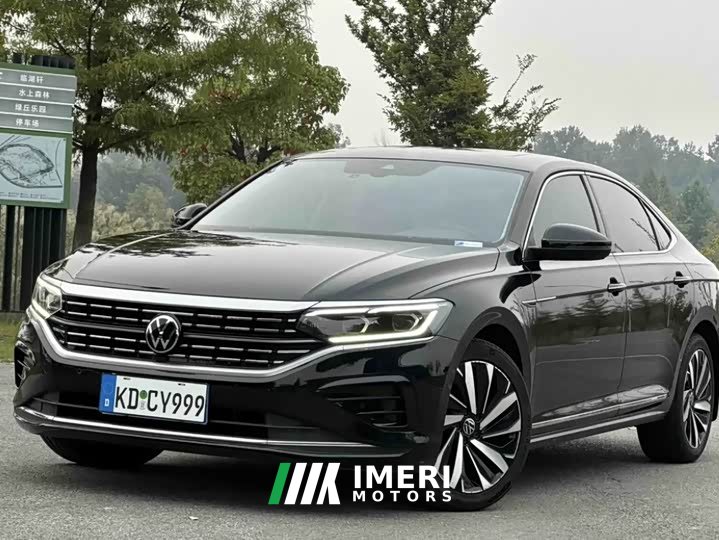 Volkswagen Passat 380TSI Luxury