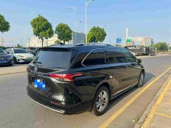 Toyota Sienna 2021 2.5L Hybrid Platinum Edition - ფოტო 3