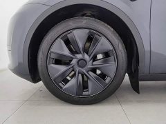 Tesla Model Y Rear-Wheel Drive - ფოტო 17