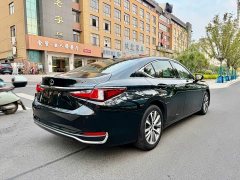 Lexus ES 200 Premium Edition - ფოტო 4