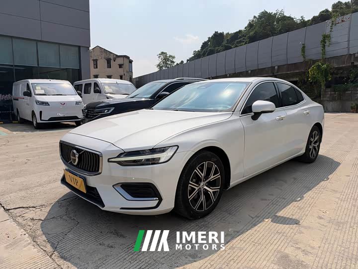 Volvo S60 B4 Smart Luxury Edition - ავტომობილი ჩინეთიდან