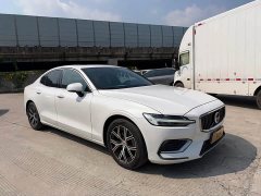 Volvo S60 B4 Smart Luxury Edition - ფოტო 3