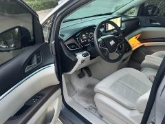 Buick GL8 Land Business Class Smart Edition - ფოტო 3