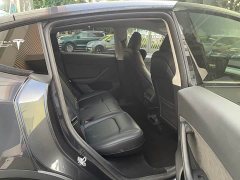 Tesla Model Y Rear-Wheel Drive - ფოტო 12