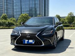 Lexus ES 200 Excellence Edition - ფოტო 1