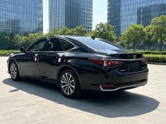 Lexus ES 200 Excellence Edition - ფოტო 3