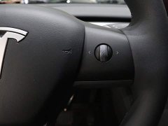 Tesla Model Y Rear-Wheel Drive - ფოტო 17