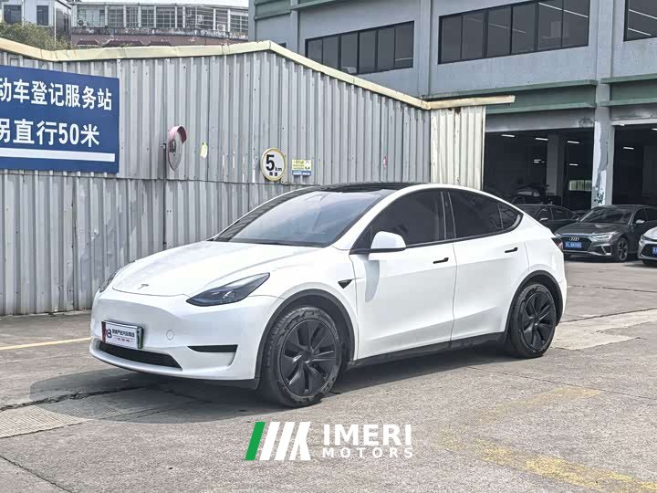 Tesla Model Y Rear-Wheel Drive