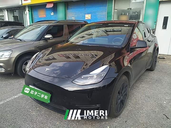 Tesla Model Y Long Range All-Wheel Drive